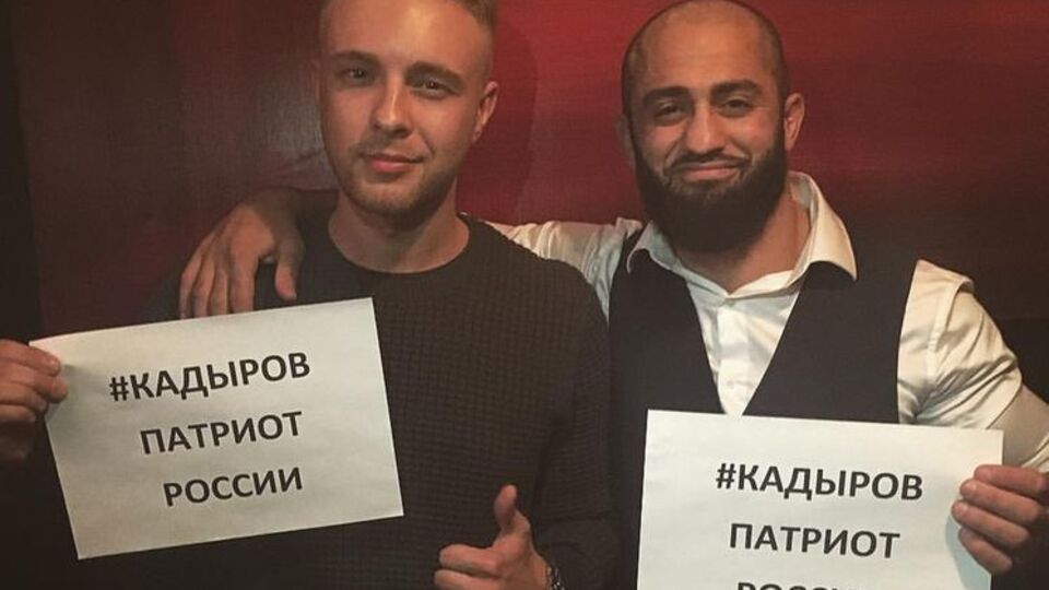 Российский исполнитель Егор Крид (слева) вслед за Тимати поддержал главу Чечни Рамзана Кадырова