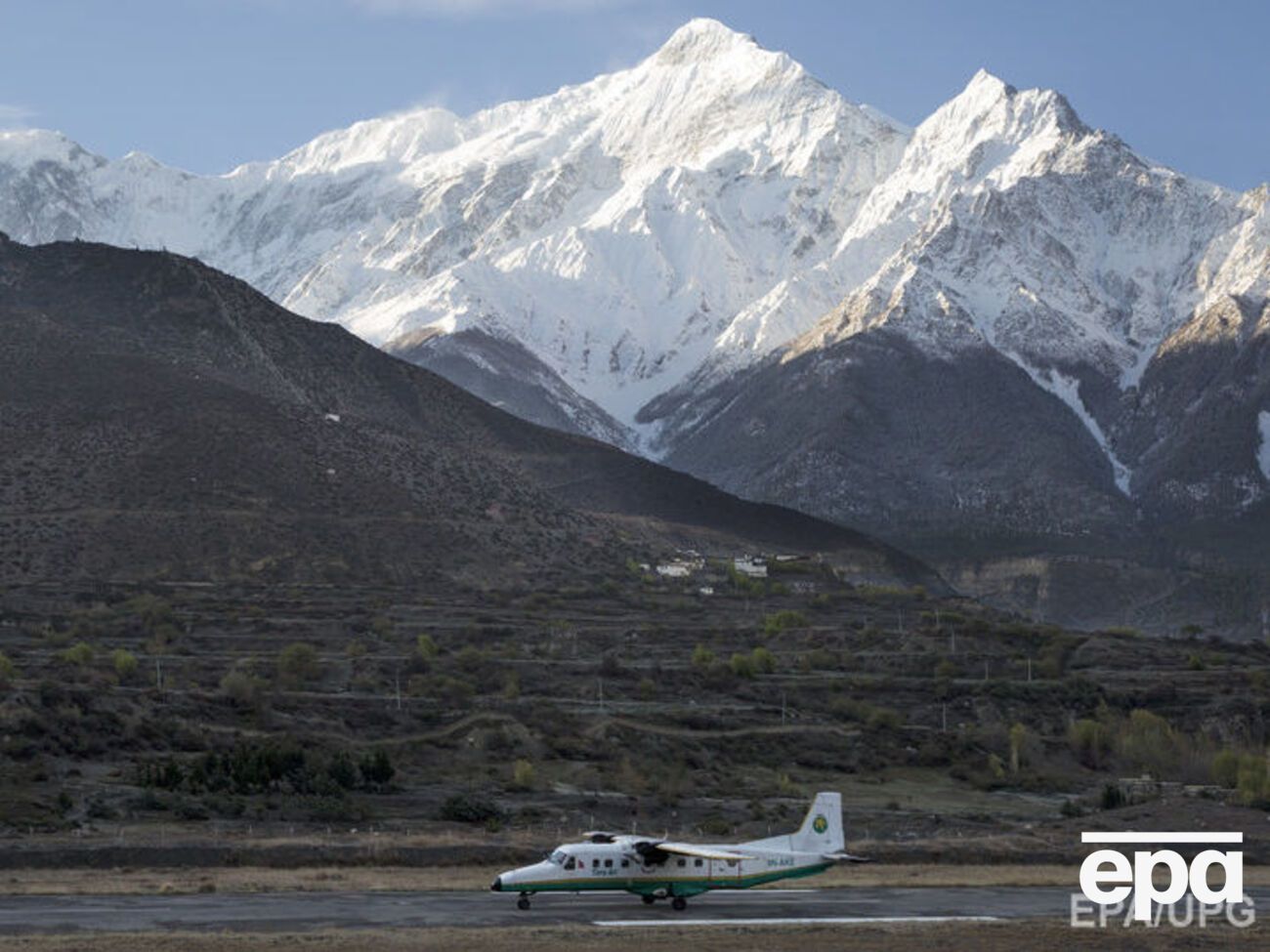 Поиски самолета усложнены плохой погодой