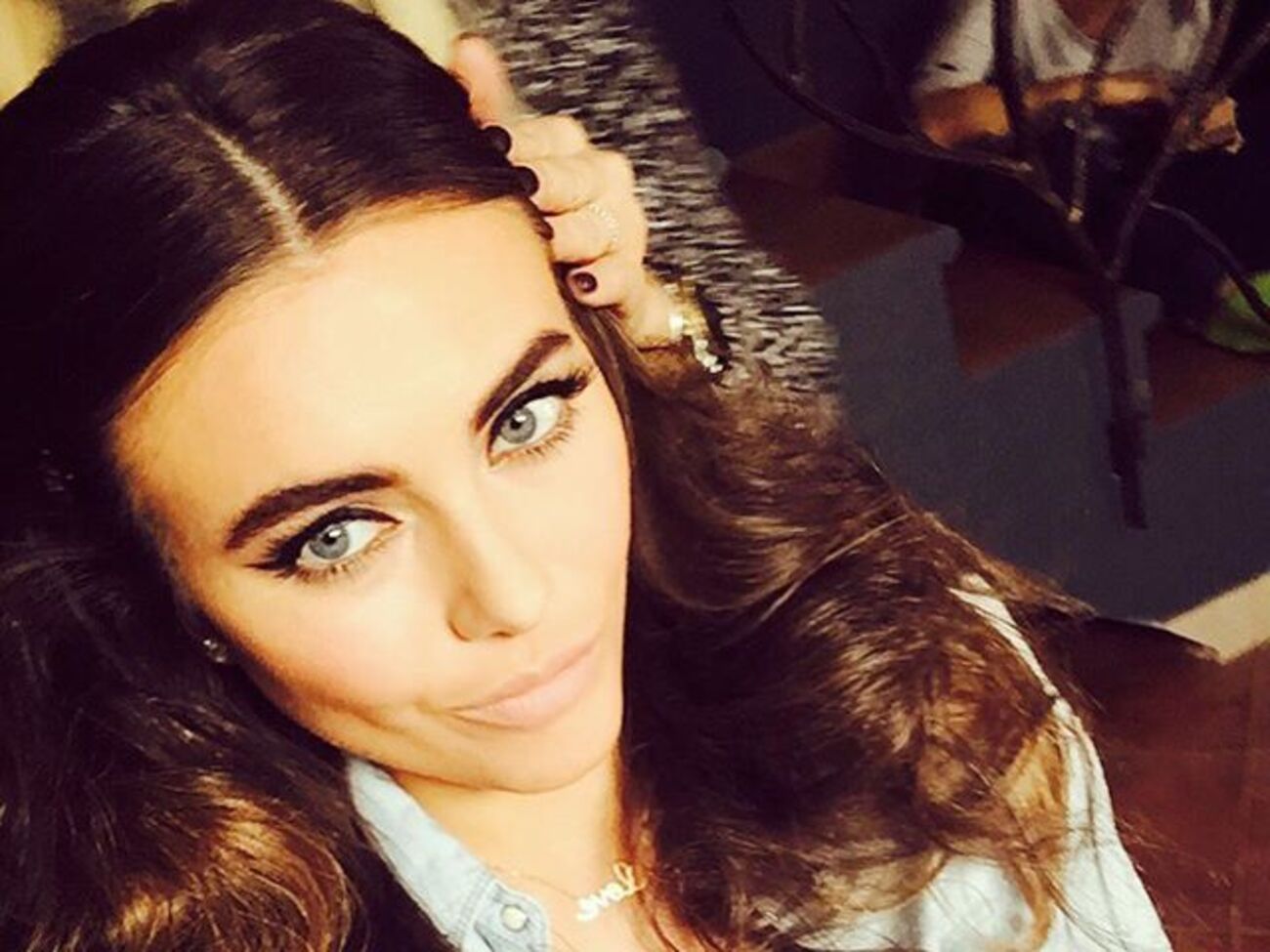 Крутая позировала на пляже