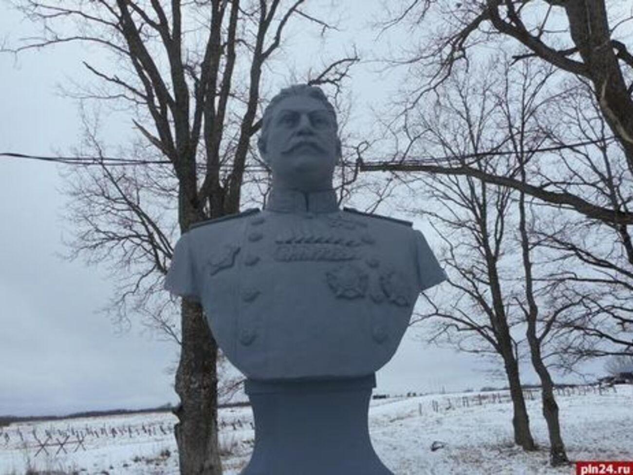 Шлосберг требует демонтировать памятник