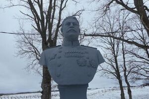Шлосберг требует демонтировать памятник
