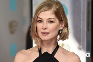 Пайк исполнила главную роль в клипе