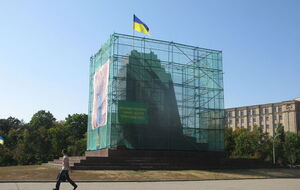 Сам памятник активисты снесли 28 сентября 2014 года