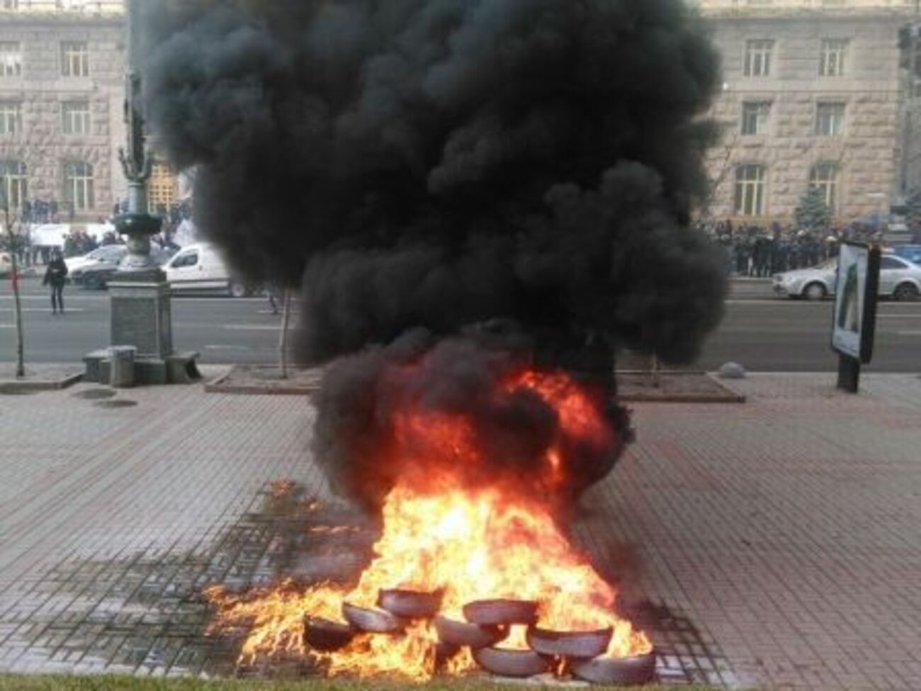 Таксисты заявили, что шины не поджигали, и это "провокация политиков"