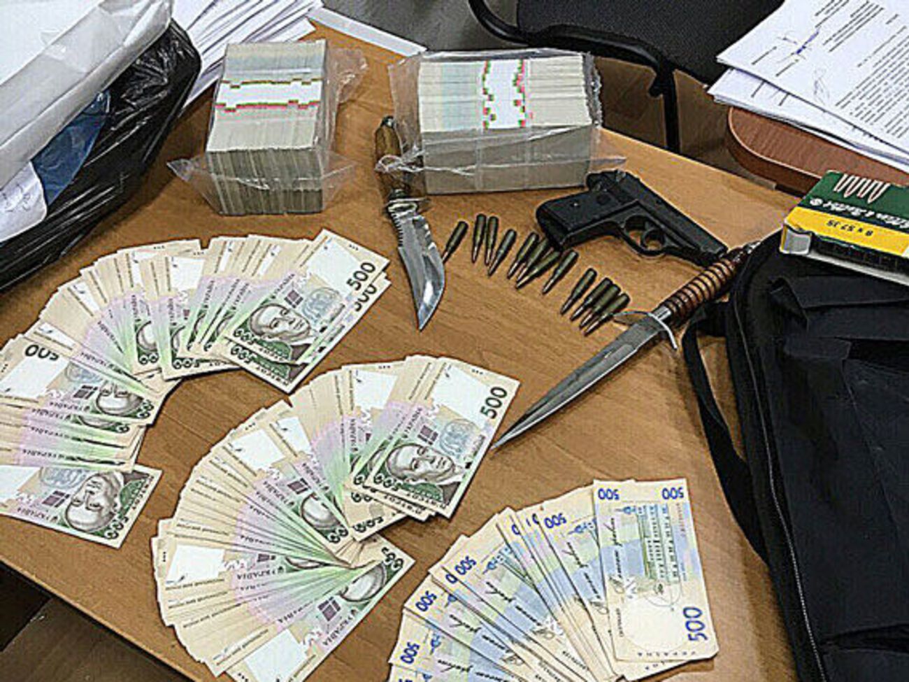 Найденное при обыске в гаражном боксе