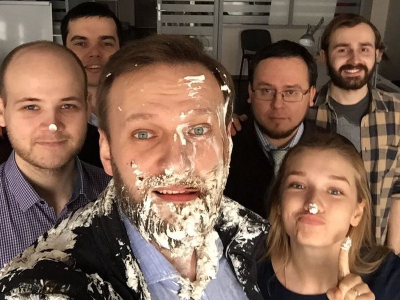 Навальный: Зато все хотят делать селфи со мной