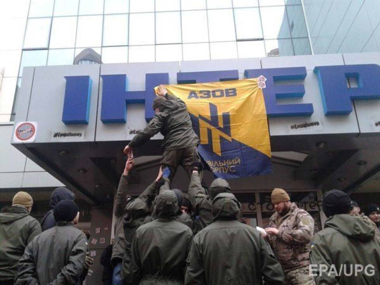 Протестующие требуют встречи с руководством телеканала