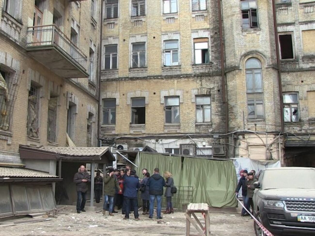 Дом, в котором сегодня обвалились перекрытия, был признан аварийным в 2004 году и отселен
