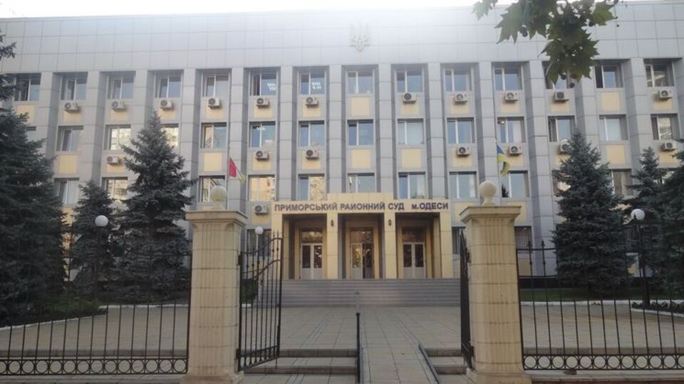 Суд арестовал 99,6% акций завода, принадлежащих кипрской компании Empson Limited, конечным бенефициаром которой является Сергей Курченко