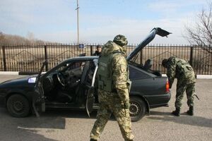 Российская сторона не пропускает в Крым автомобили с украинской регистрацией