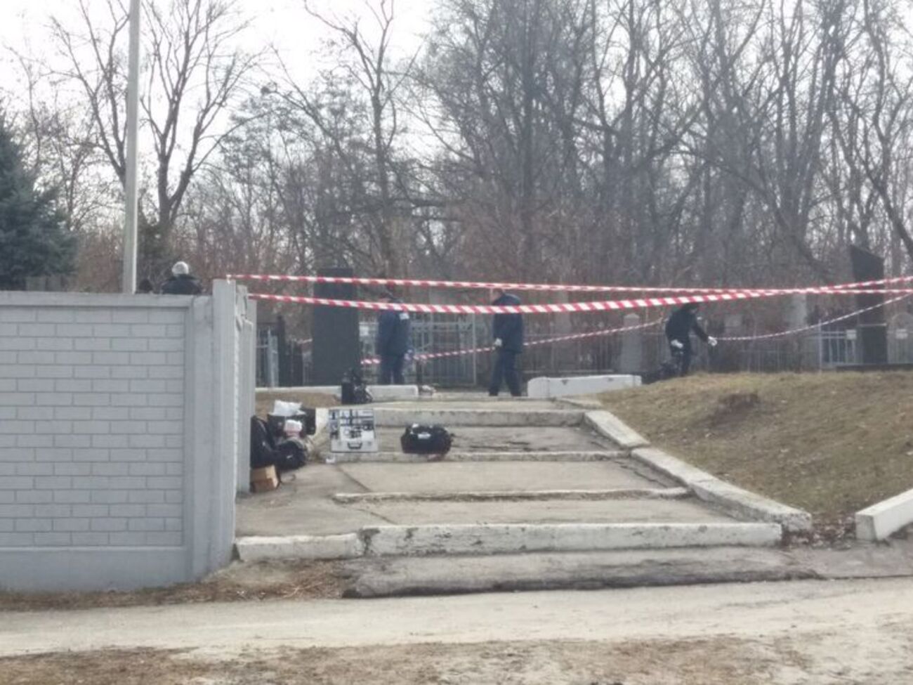 На кладбище работают правоохранительные органы