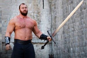 Исполнитель роли Горы из Игры престолов посетил Киев