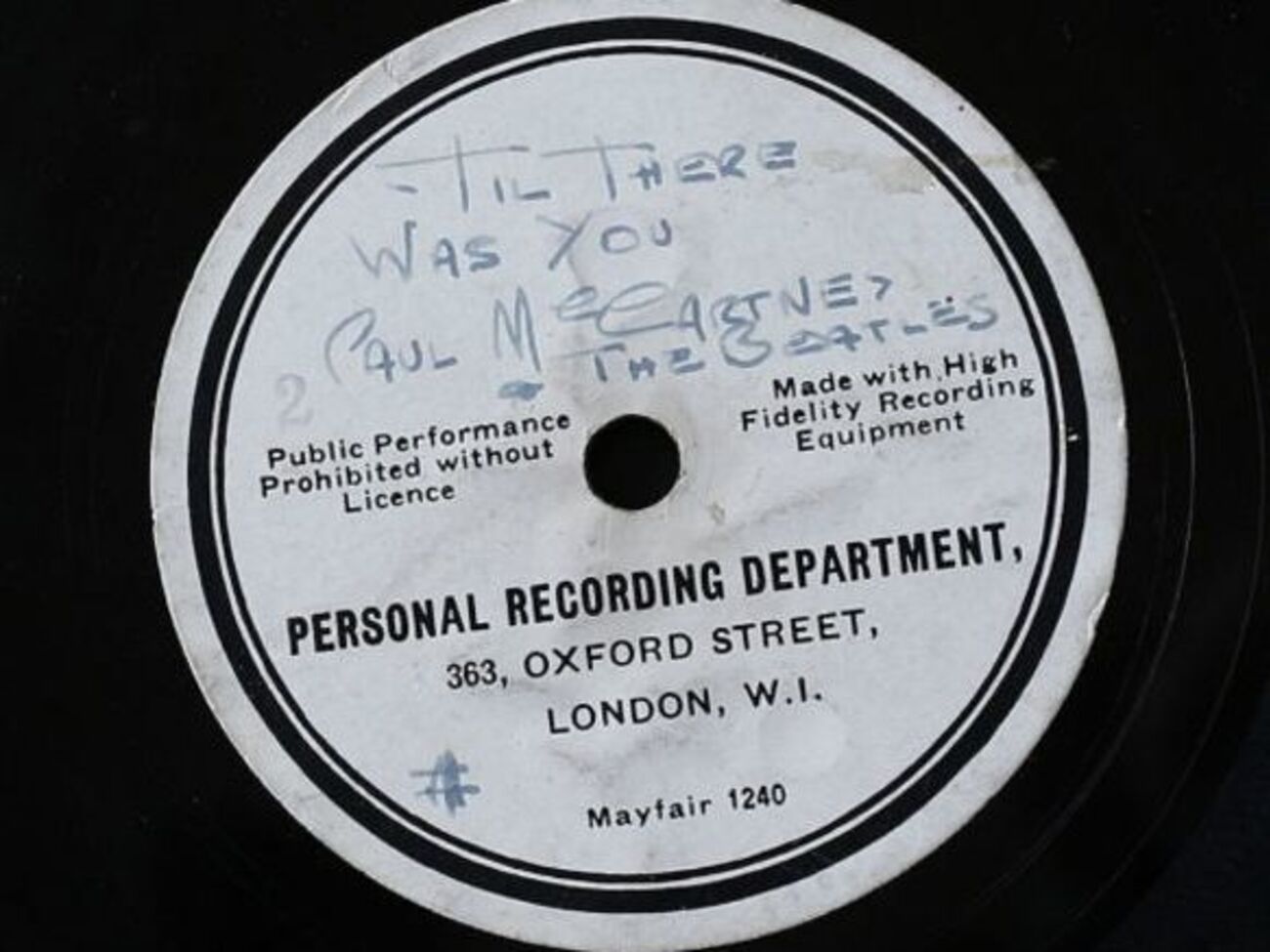 Сейчас пластинка, несмотря на то, что она лежала на чердаке более 50 лет, в идеальном состоянии