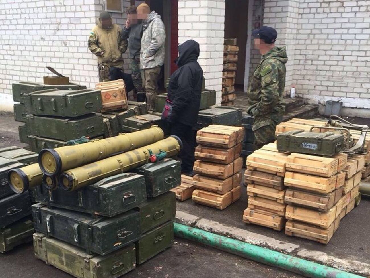 Часть арсенала, найденного правоохранителями