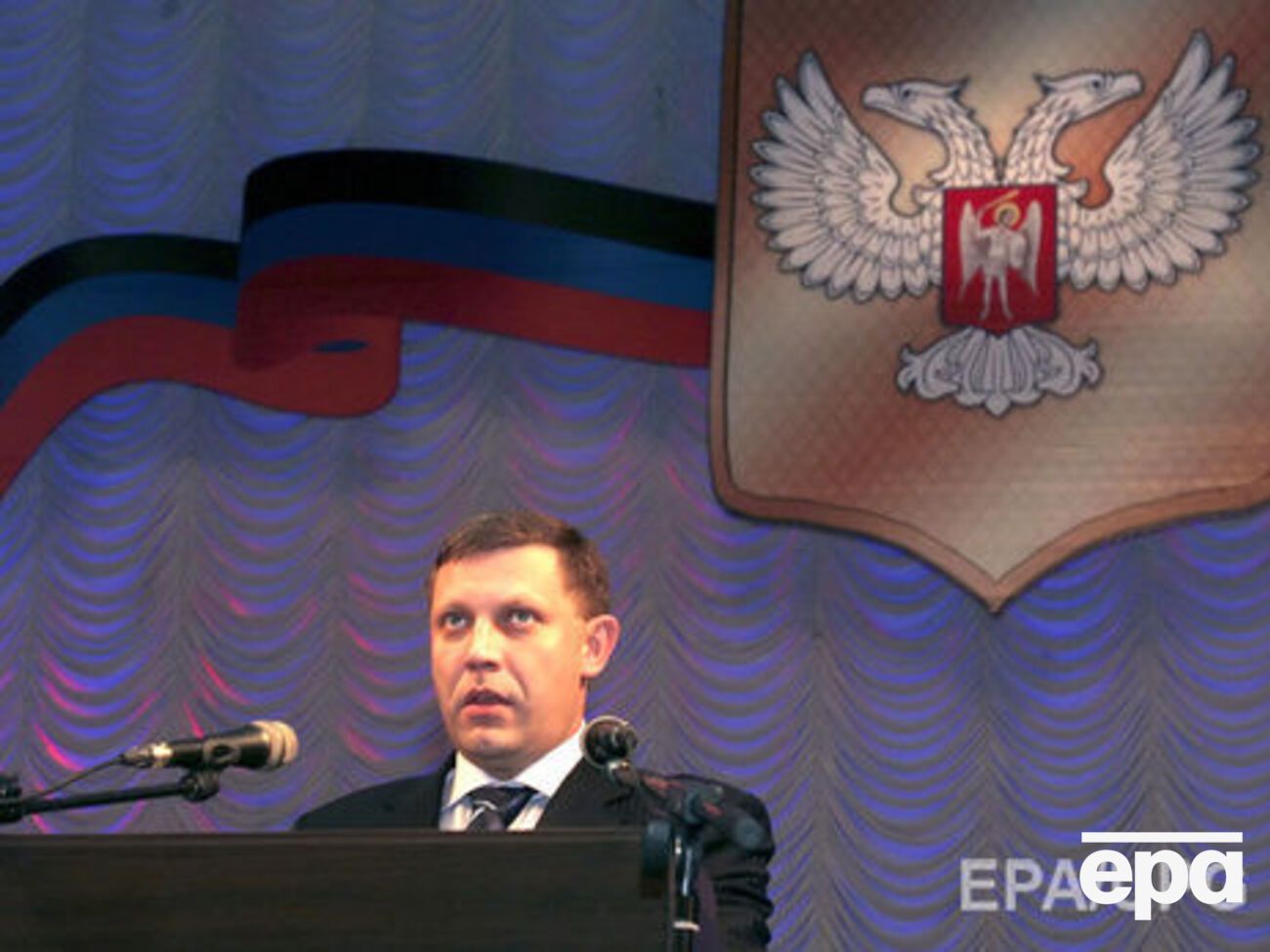 Захарченко призвал пенсионеров получать украинские деньги