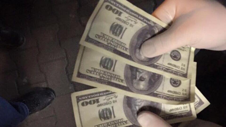 По данным Деканоидзе, злоумышленники требовали взятку в размере $1600