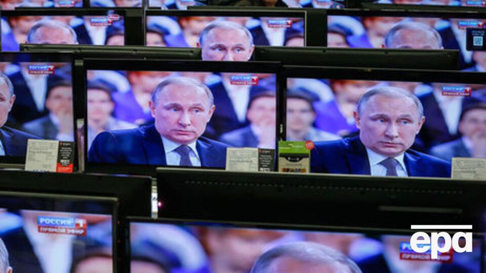 Эйдман: Мир не забыл, как Путин рассказывал сказки о "вежливых" крымских ополченцах, купивших в военторге форму