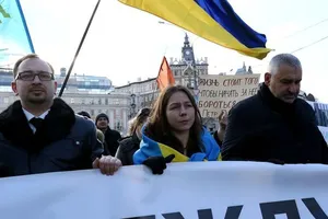 В марше учавствовали адвокаты украинской летчицы Надежды Савченко Марк Фейгин и Николай Полозов, а также ее сестра Вера
