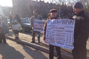 В Киеве пикетировали посольство России к годовщине гибели Немцова