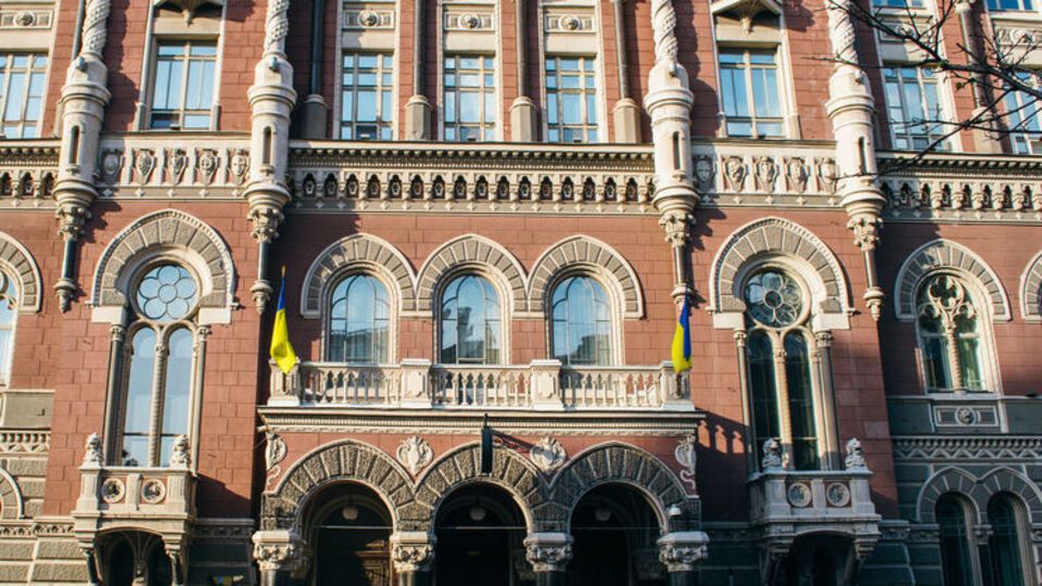 На сокращение доходов в первую очередь повлияли убытки от торговых операций