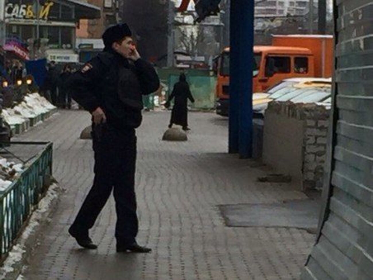 Женщина с детской головой угрожала взорвать себя