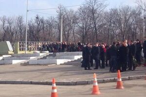 Кернес: Думаю ты все видишь, понимаешь. Сейчас ребе прочтет твою последнюю молитву