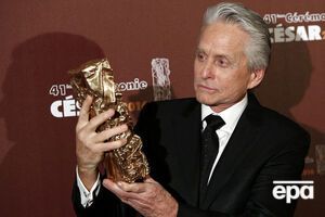 71-летний Дуглас лично прибыл на церемонию