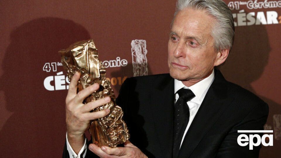 71-летний Дуглас лично прибыл на церемонию