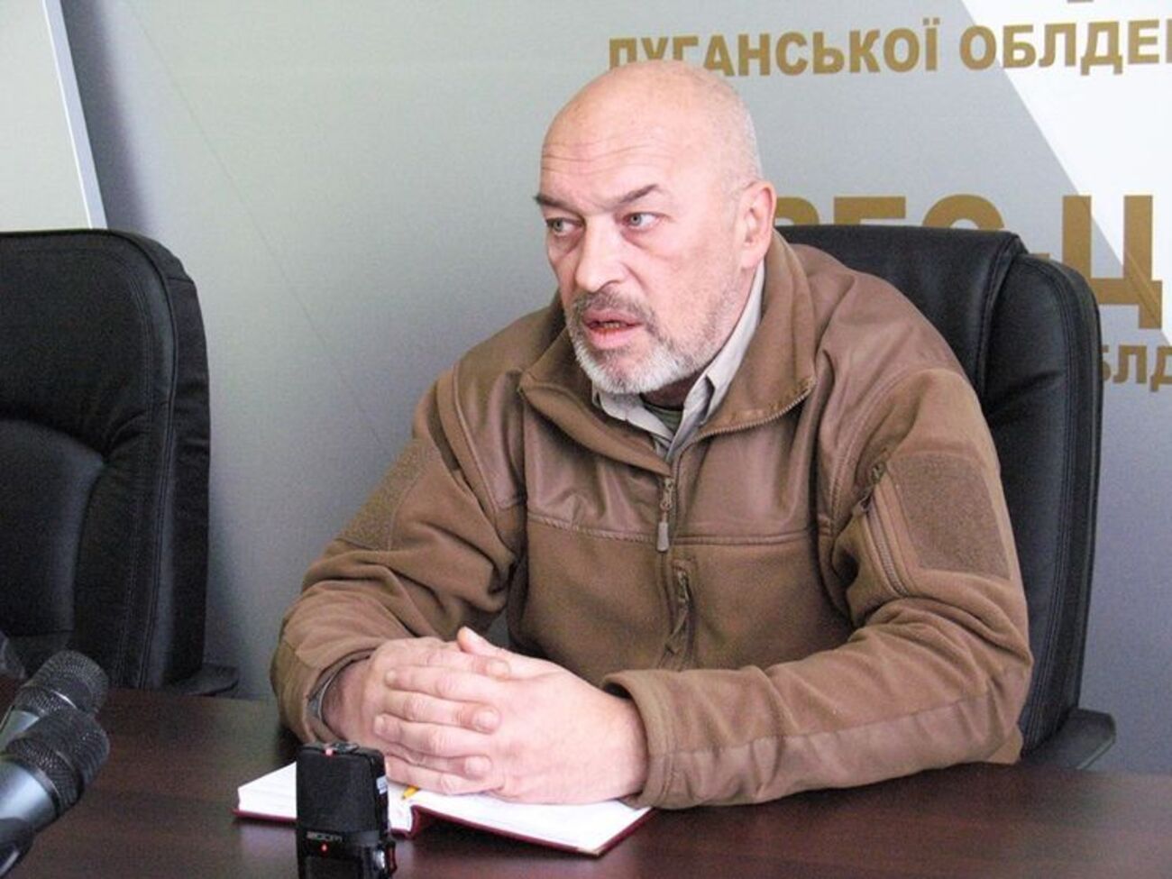 Террористы хотят усилить свое присутствие в связи с возможным открытием нового автомобильного пункта пропуска в Золотом, заявил Тука