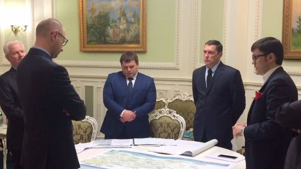 Арсений Яценюк: Ждите новостей по строительству дорог