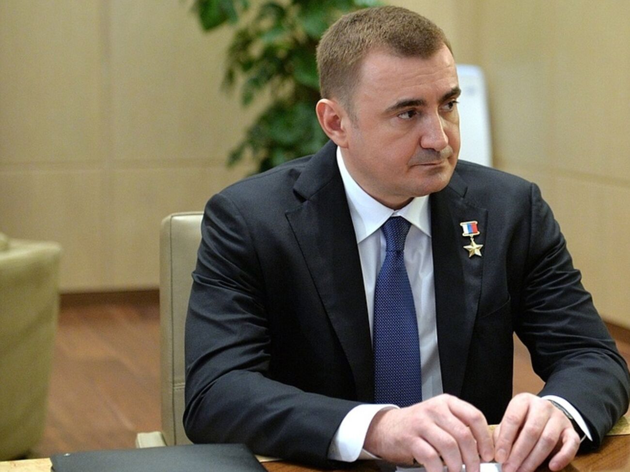 СМИ: Дюмин помог Януковичу бежать из Украины