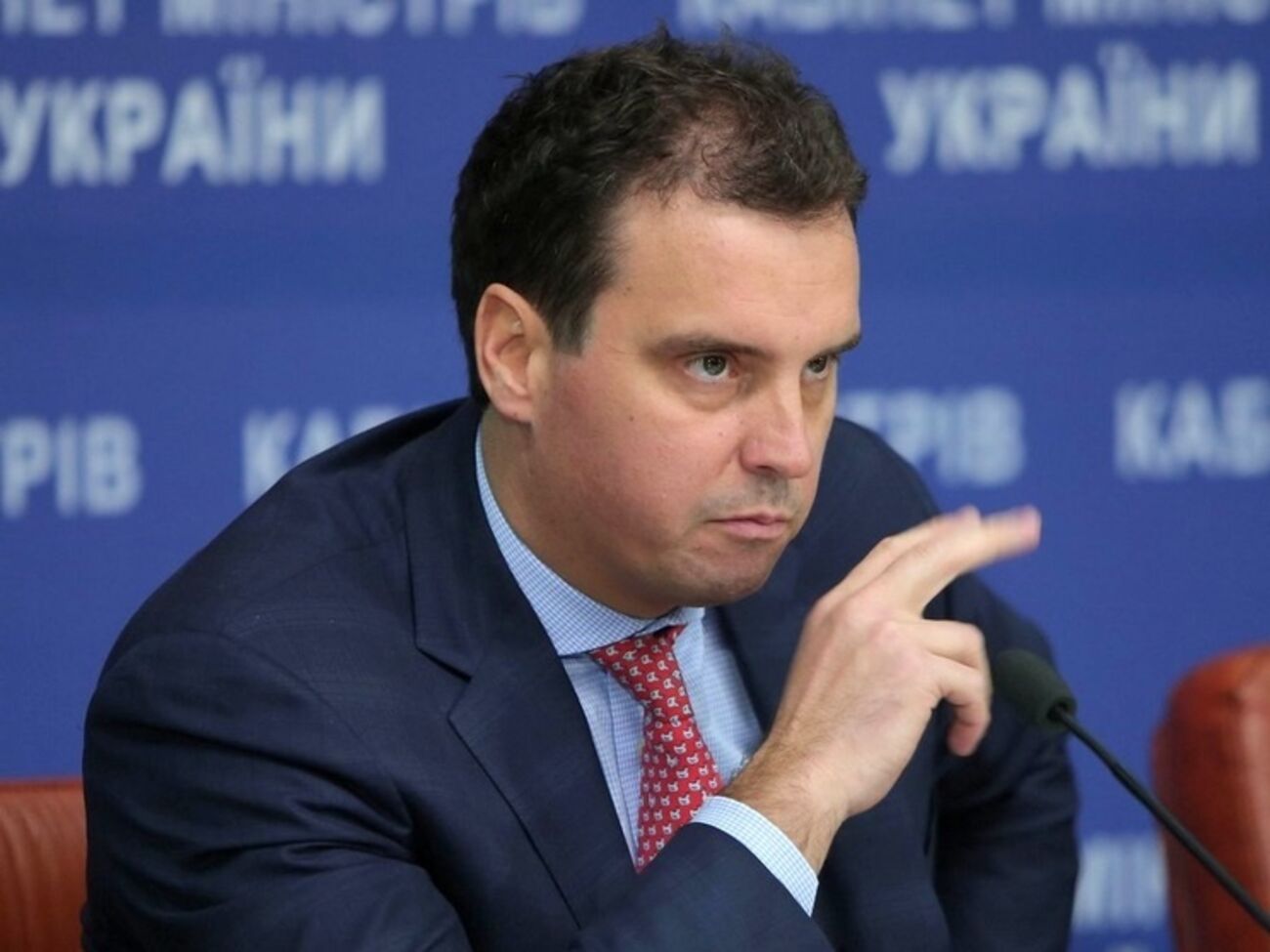 Абромавичус просит Верховную Раду проголосовать за его отставку уже завтра