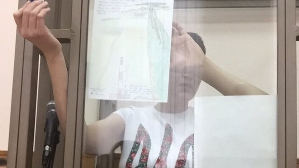 В суде продолжается допрос Савченко