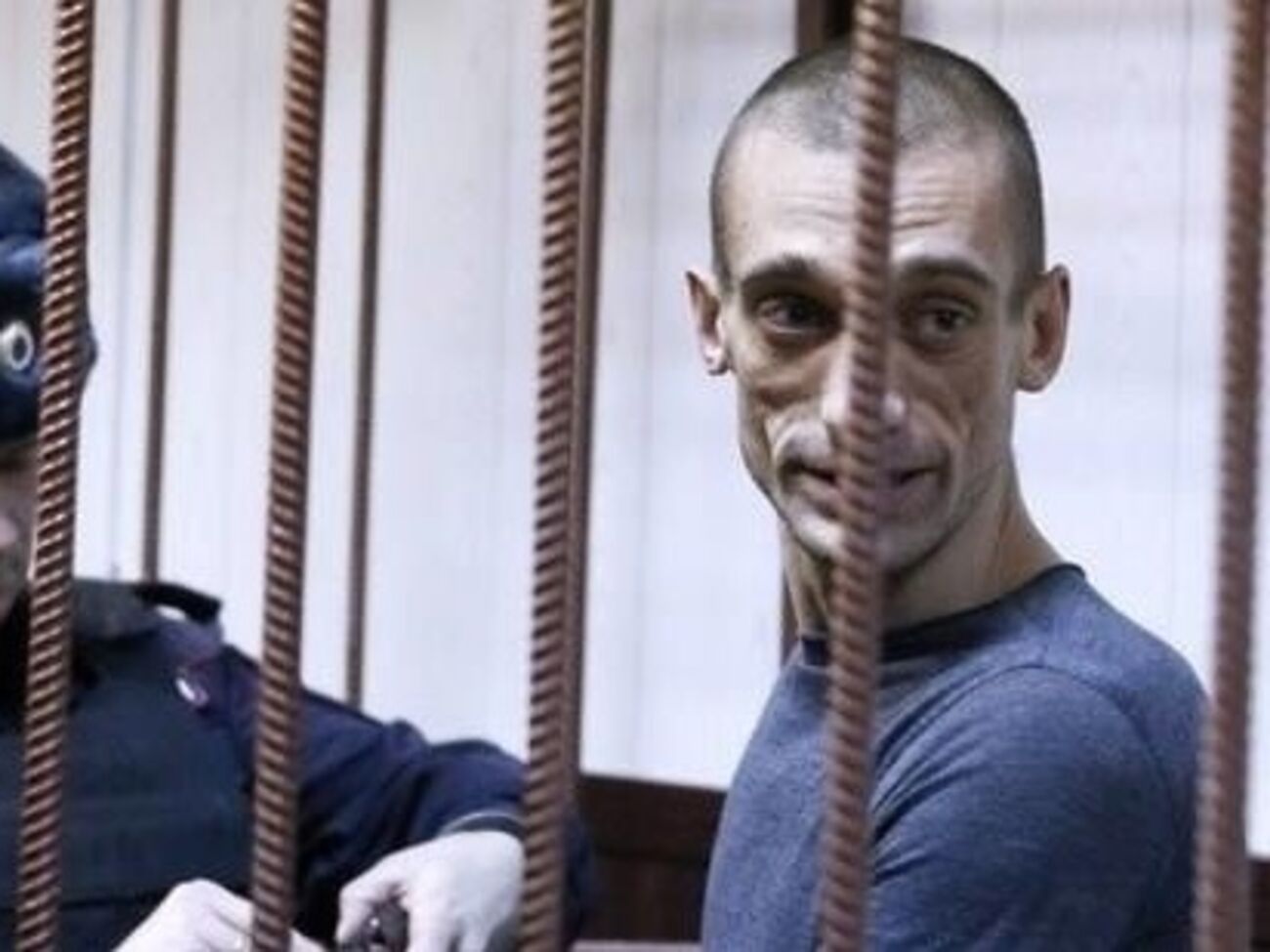 Павленский будет находиться под стражей до 6 марта