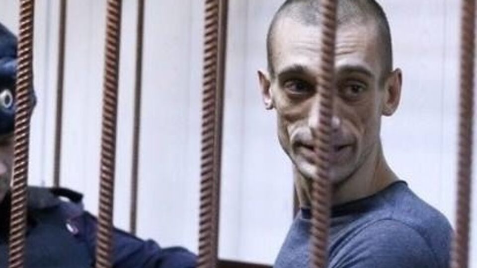 Павленский будет находиться под стражей до 6 марта
