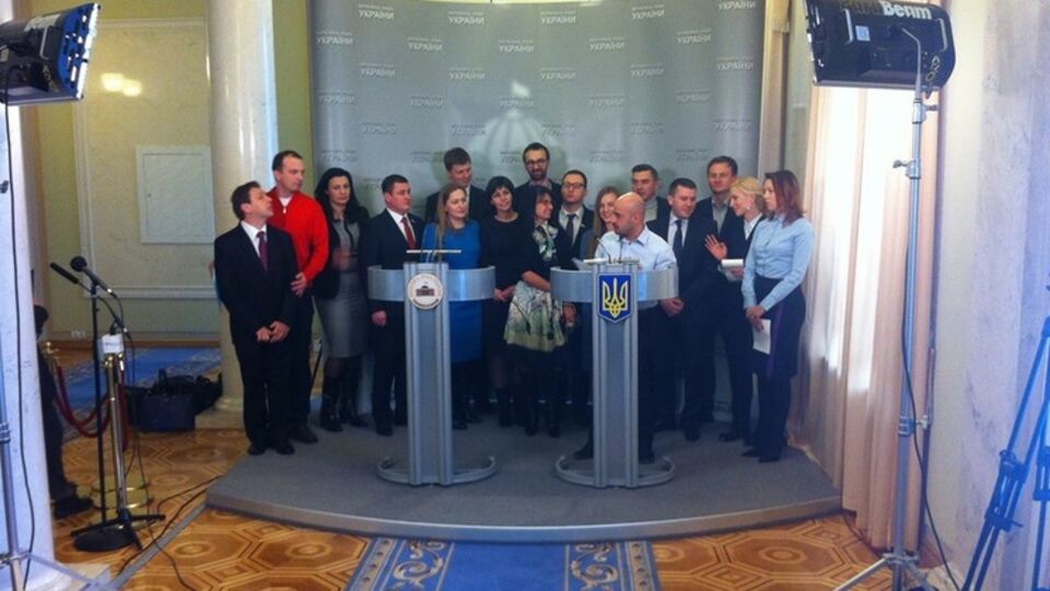 Межфракционное объединение "Еврооптимисты" призвало пригласить подавшего в отставку министра экономики Айвараса Абромавичуса выступить в Верховной Раде
