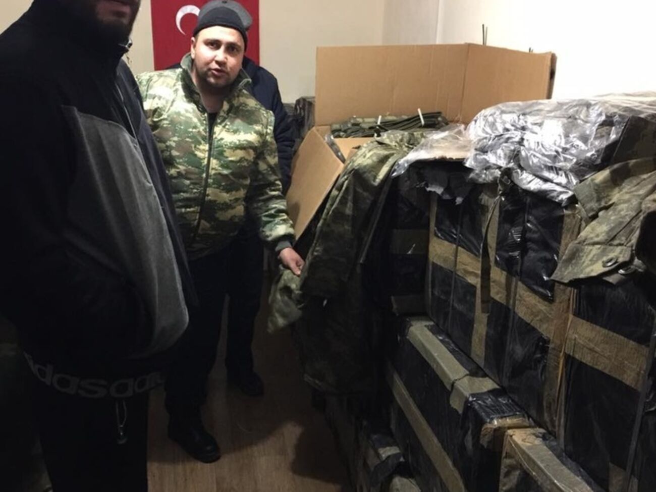 Ленур Ислямов опубликовал фотографии турецкой помощи для крымского батальона