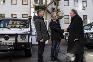 ЕС передал автомобили Спецмониторинговой миссии ОБСЕ в Украине