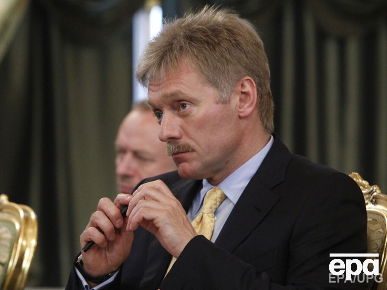Пресс-секретарь президента РФ Дмитрий Песков отказался назвать имя погибшего в Сирии российского офицера