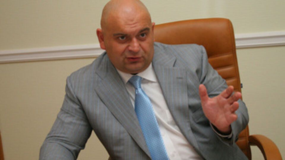 Арест наложен на земельные участки, три садовых дома, автомобиль Rolls-Royce Phantom и прицеп