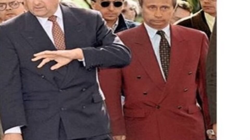 Иллюстрация к фразе Киселева о том, что Путин ходит в пиджаках стандартного покроя