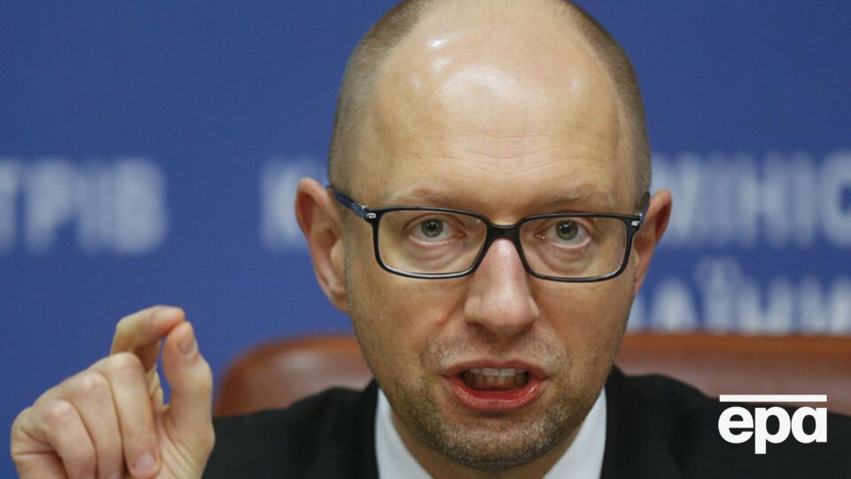 Яценюк потребовал прекратить давление на правительство