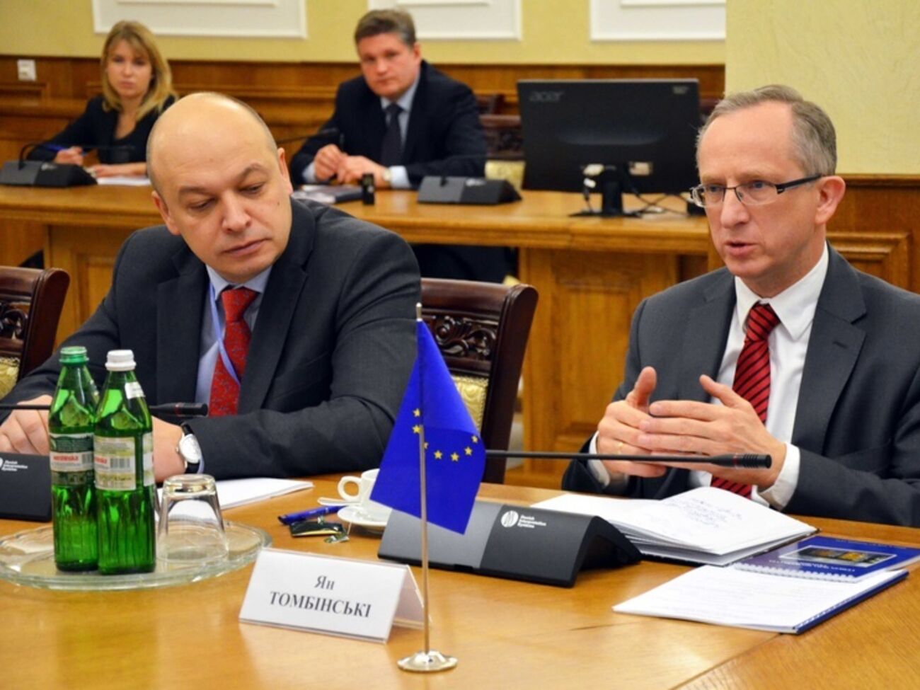 Ланчинскас (слева) приступил к работе в Украине