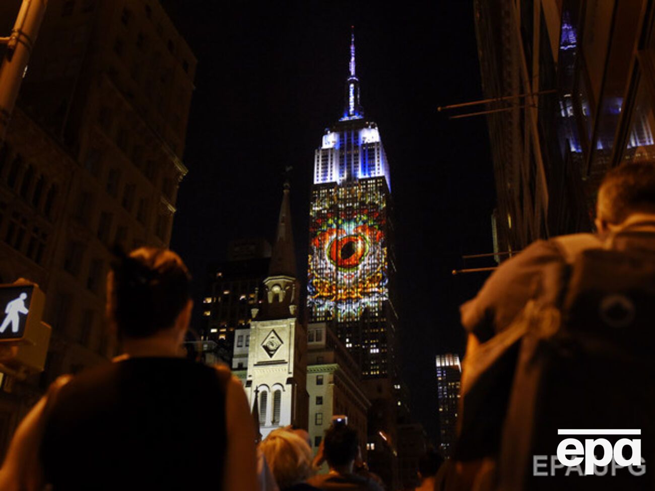 Дрон врезался в знаменитый небоскреб