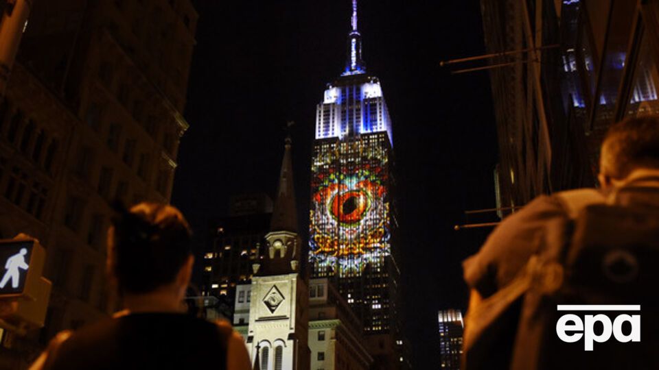 Дрон врезался в знаменитый небоскреб