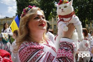 Vogue считает, что национальные мотивы можно найти на самых неожиданных предметах одежды в Украине