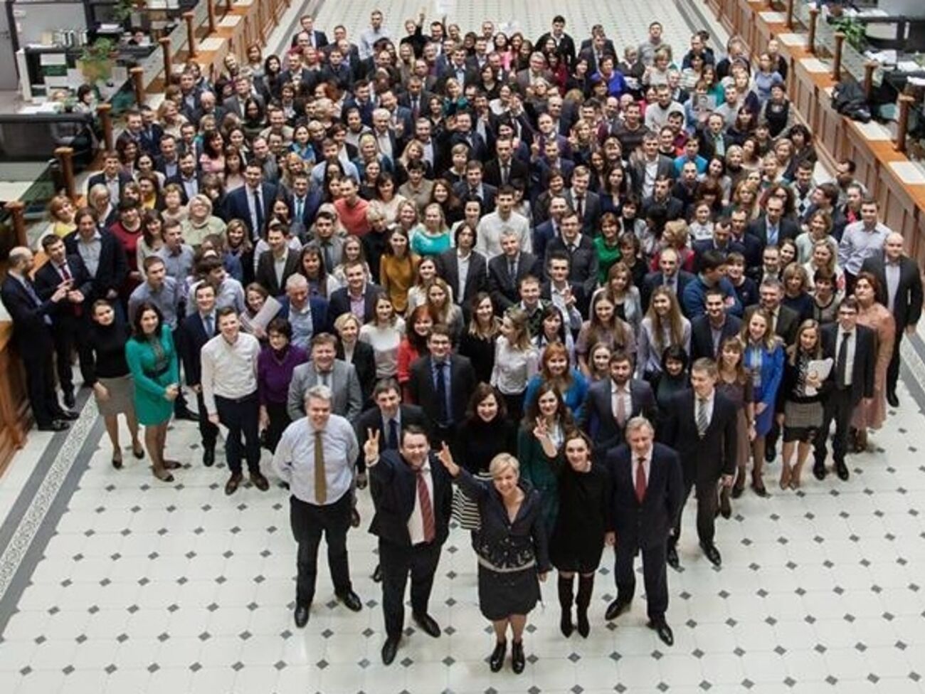 Команда Нацбанка сфотографировалась вместе в поддержку реформ в Украине