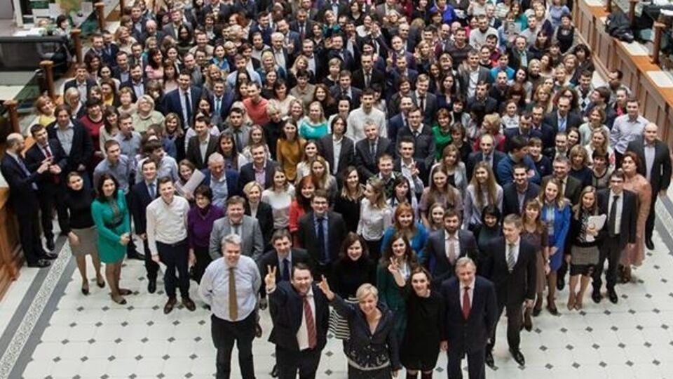 Команда Нацбанка сфотографировалась вместе в поддержку реформ в Украине