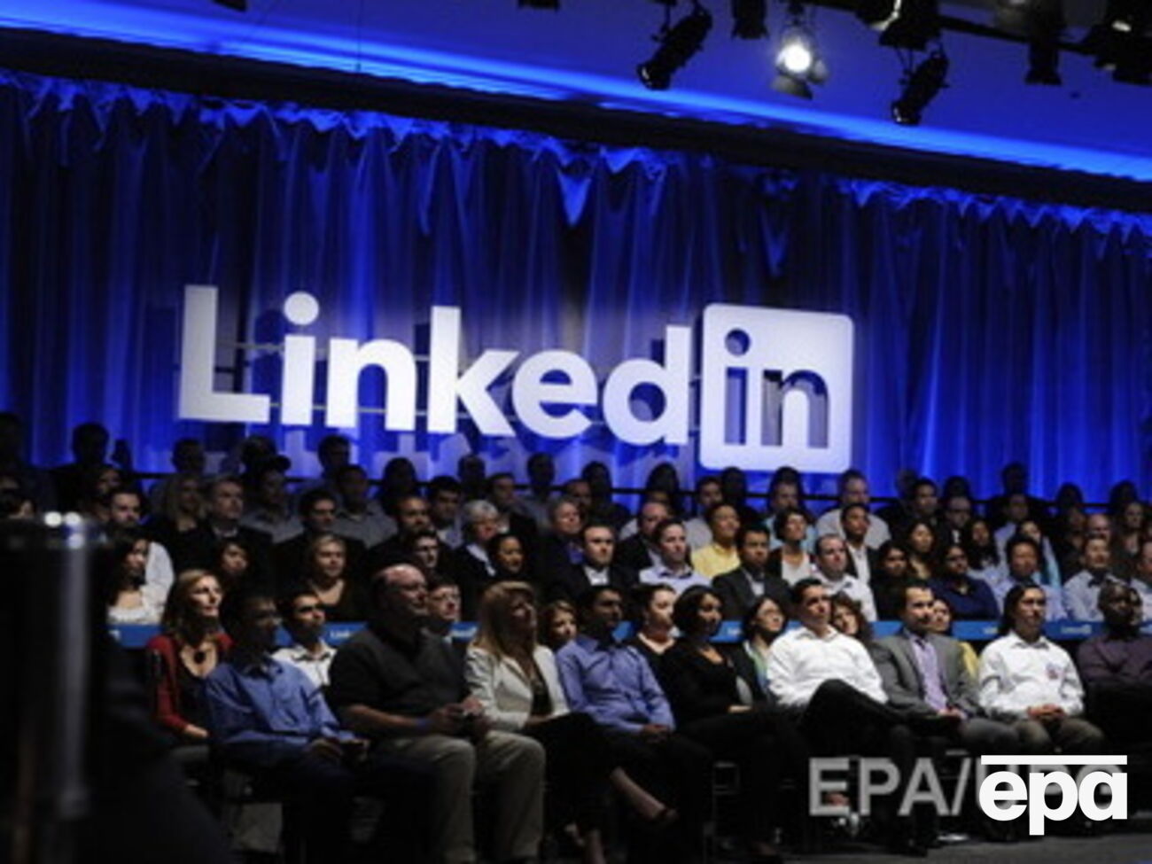 Компания LinkedIn потеряла $10 млрд капитализации