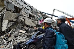 Число жертв землетрясения в Тайване растет